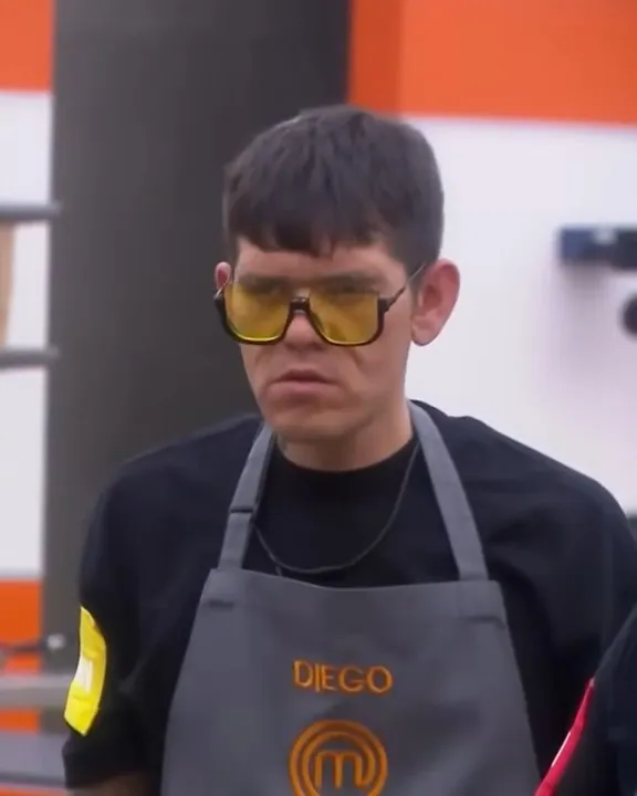 Diego cocinando
