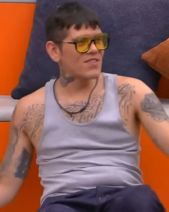 Diego componiendo en la casa del 24/7